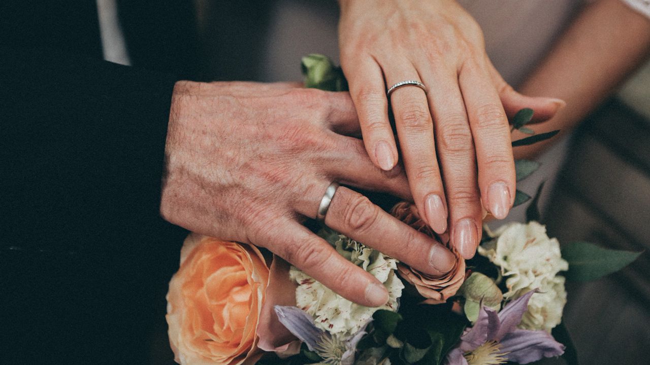Smart Rings for Seniors: Enhancing Everyday Life for the Elderly